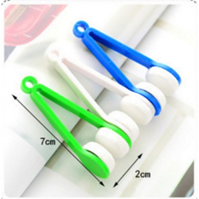 Portable Eyeglass Cleaner Wipe Tool