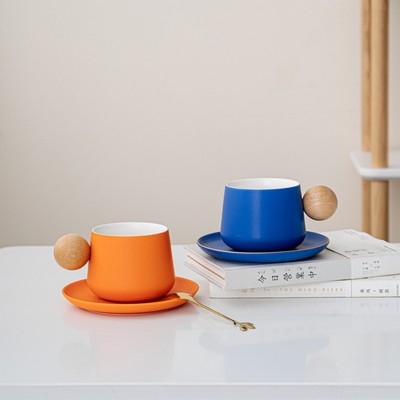 Wooden Ball Handle Ceramic Mug Set