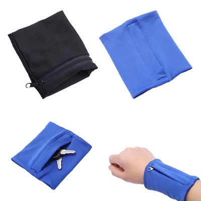 Armband Pouch for Convenient and Secure Storage on the Go