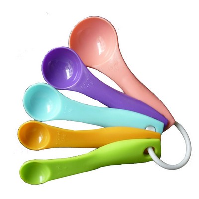 Colored Plastic 5 Pieces Measuring Spoons Set.