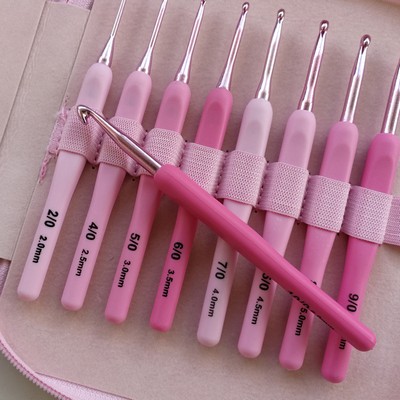 A Set of 9 PU Wrapped Gradient Aluminum Crochet Hook