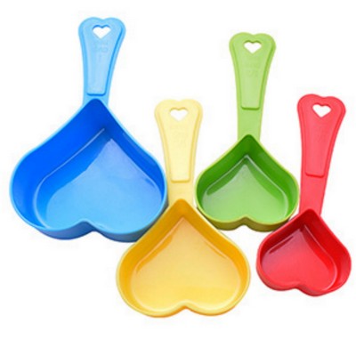 Plastic Color 4-Piece Baking Kitchen Tool Heart Shaped Measuring Cup Spoon Set